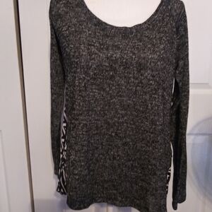 Women's medium lightweight sweater